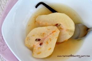 Poires pochées à l'orange et vanille