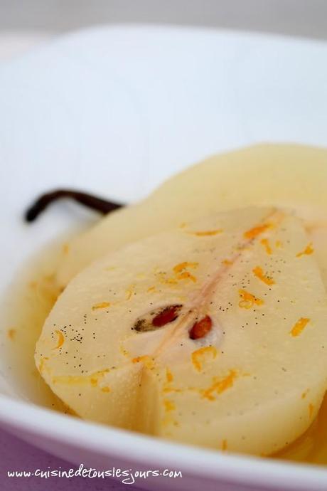 Poires pochées à l'orange et vanille
