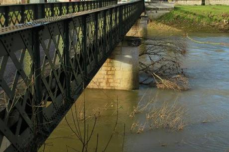 Ourches-sur-Meuse : le pont métallique