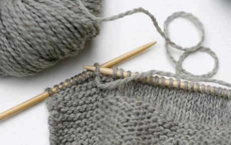faire du tricot 600x379 Le tricotage, une pratique qui a traversé le temps