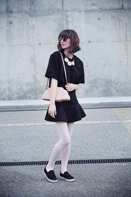 SEASHELL & TWO-PIECE DRESS SEASHELL & TWO-PIECE DRESS