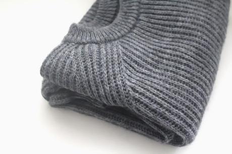 New In - Le pull gris & Pochette rouge