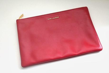 New In - Le pull gris & Pochette rouge