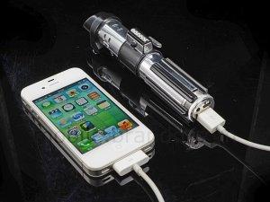 Chargez votre smartphone avec une réplique du sabre laser de Dark Vador