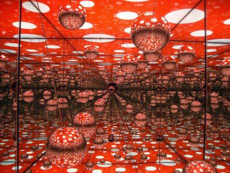 Yayoi Kusama, la dame aux petits pois