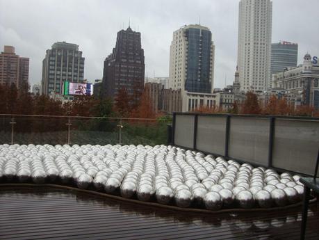 Yayoi Kusama, la dame aux petits pois