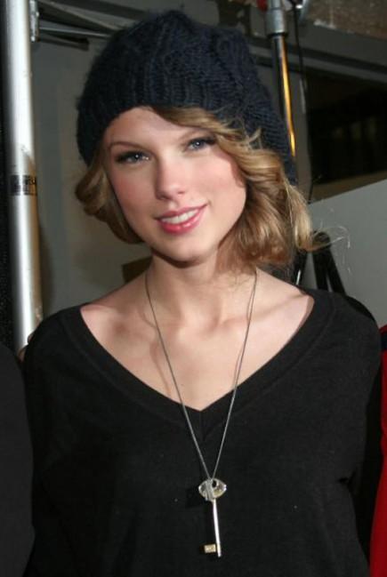 Taylor Swift beanie