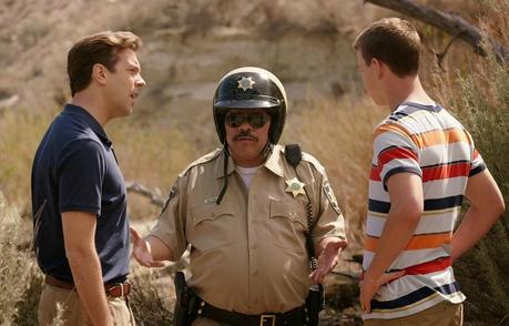 Luis Guzman dans le rôle du Flic mexicain