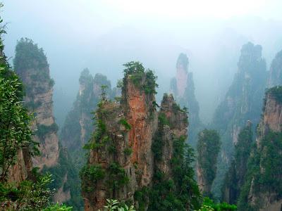 Les pics vertigineux de Zhangjiajie: conseils pour échapper aux foules et prendre un thé solitaire dans une pagode