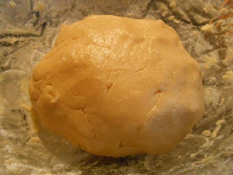 Boule de pâte avant mise sous film alimentaire (étape 5)