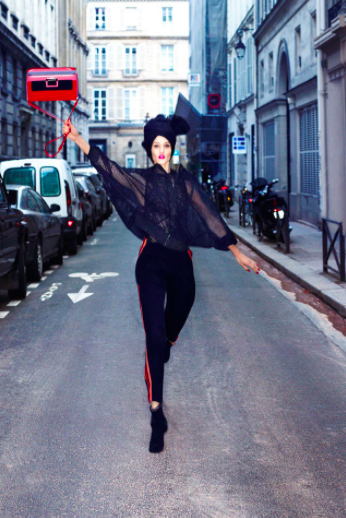 Les pièces phares de la mode de cet été vu par Carine Roitfeld et Karl Lagerfeld pour le Harper's Bazaar...