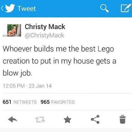 Elle propose une fellation contre une création en Lego