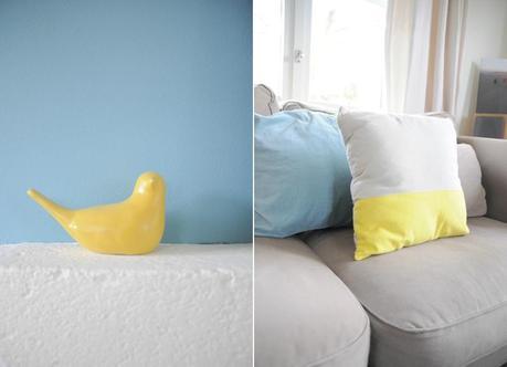 Une grande pièce à vivre réveillée bleu bensimon