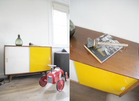 Une grande pièce à vivre réveillée meuble marchand d'oublis