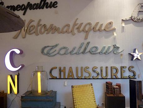 Des mots et des objets innatendus.