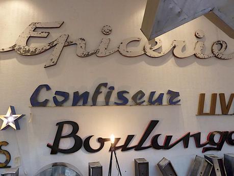 Des mots et des objets innatendus.