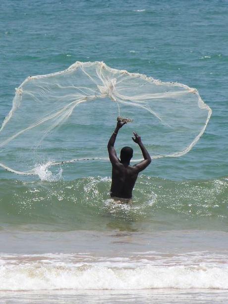 Ghana A Ezile Bay, la vie en bleu