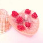 bougie coeur lit de rose peche-fraise 1