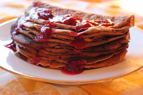 Petites crêpes boulangères et sauce aux canneberges