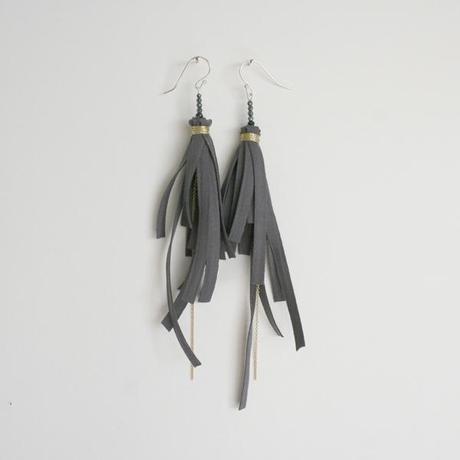 boucles-doreillesr-alcantara-gris3-ilabella