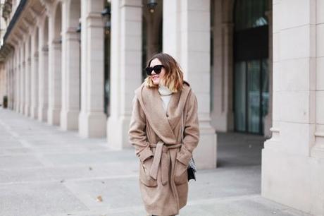 THE BEIGE COAT