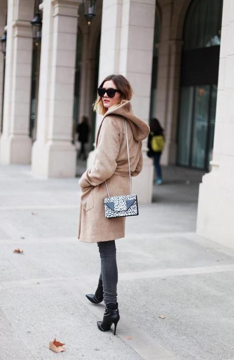 THE BEIGE COAT