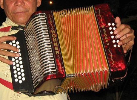 L'accordéon : instrument emblématique du vallenato