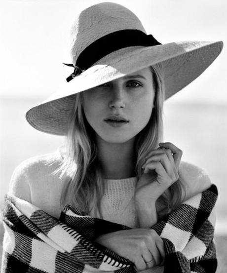 ff75a5b327aae2c16f292921ff1244a8 Dree Hemingway superwoman