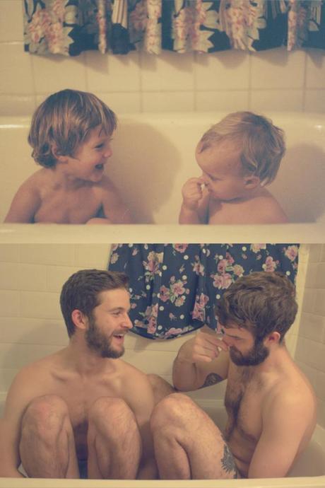 Deux frères recréent les photos de leur enfance ! Deux frères recréent les photos de leur enfance