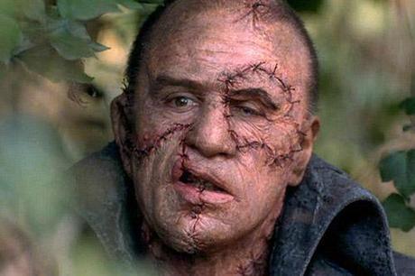 Robert de Niro dans le rôle de : La Créature de Frankenstein