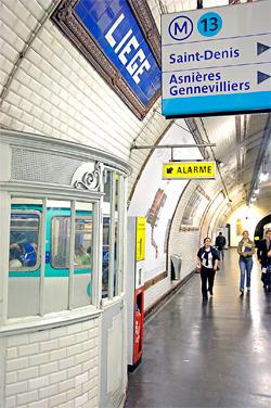 L'une des ultimes cabines de chef de station du metro - Station Liège