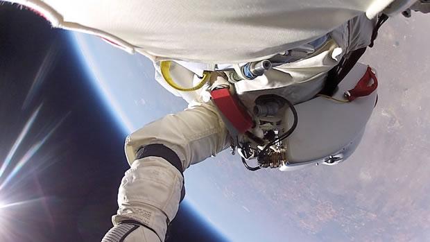 redbull stratos Le saut de Felix Baumgartner filmé à la GoPro