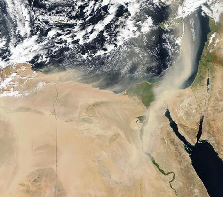 677px-Dust_storms_off_Egypt.jpg