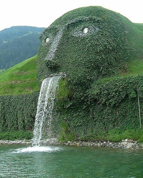 En promenade : Le géant de Wattens en Autriche