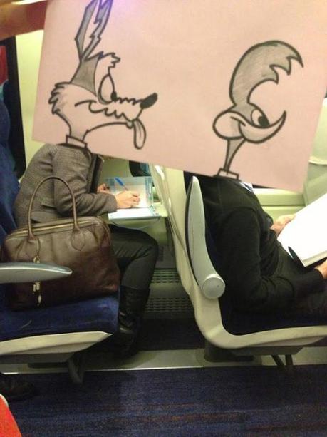 Cet illustrateur redessine la tête de ses voisins de train