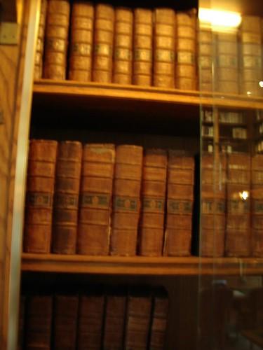 Larousse vs Wikipedia Larousse vs Wikipedia