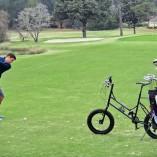 Le Golf Bike: Dites aurevoir aux voiturettes!