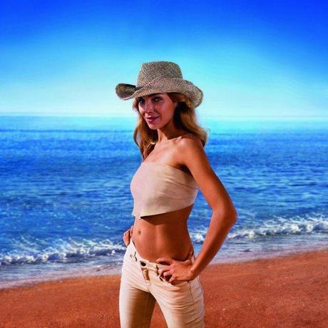 Beauté : Claire Kleim, égérie Oenobiol solaire