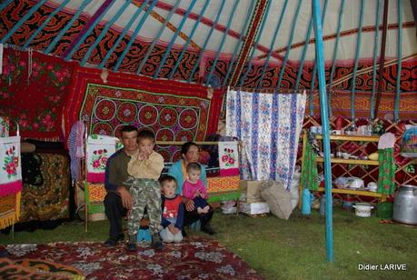 Yourte Kazakhs, et dernière photo : yourte mongole