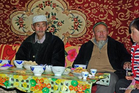 Yourte Kazakhs, et dernière photo : yourte mongole