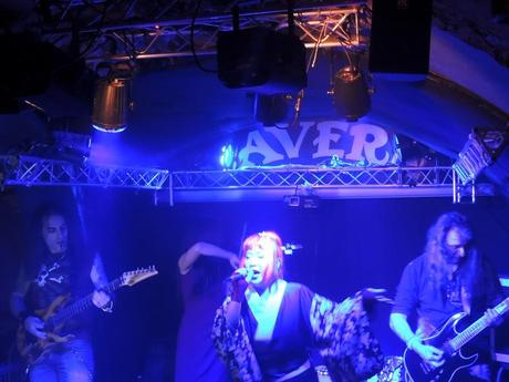 Lamia Cross feat Lutecia en concert au : Le Cavern