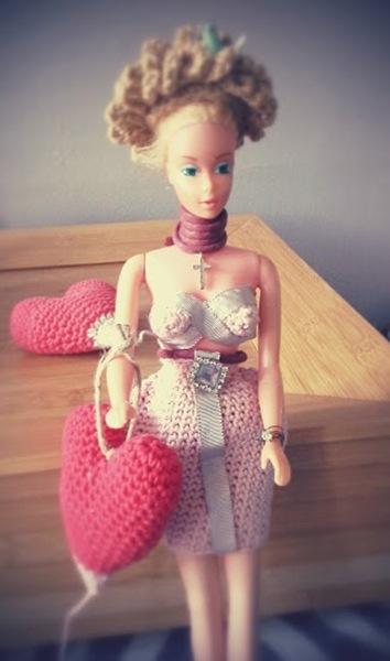 poupée barbie robe au crochet bustier ruban
