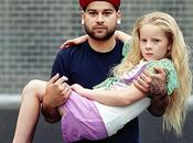 PHOTO: Touching Strangers