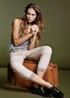 PANTALON PASADENA SIMPLY TAUPE - 129,00 € TOP TAYDA BIRCH - 59,00 €