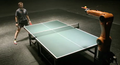 Match de Ping Pong entre Timo Boll et un Robot