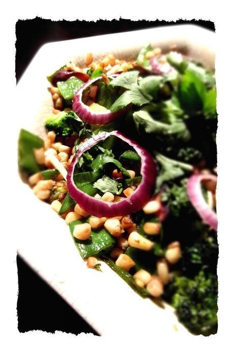 Maïs blanc et légumes vert sautés à l'asiatique