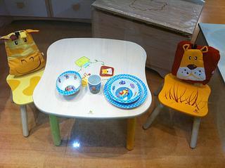 Petite table et petites chaises