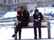 réaction émouvante norvégiens face enfant grelottant froid