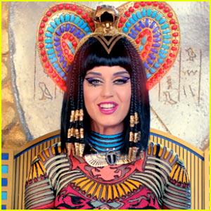 Katy Perry se transforme en Cléopatre pour son nouveau clip