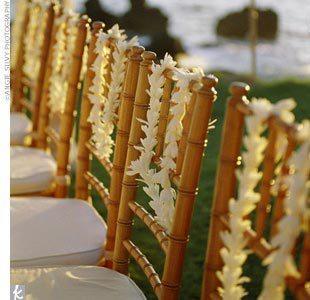 collier-fleur-hawai-chaise